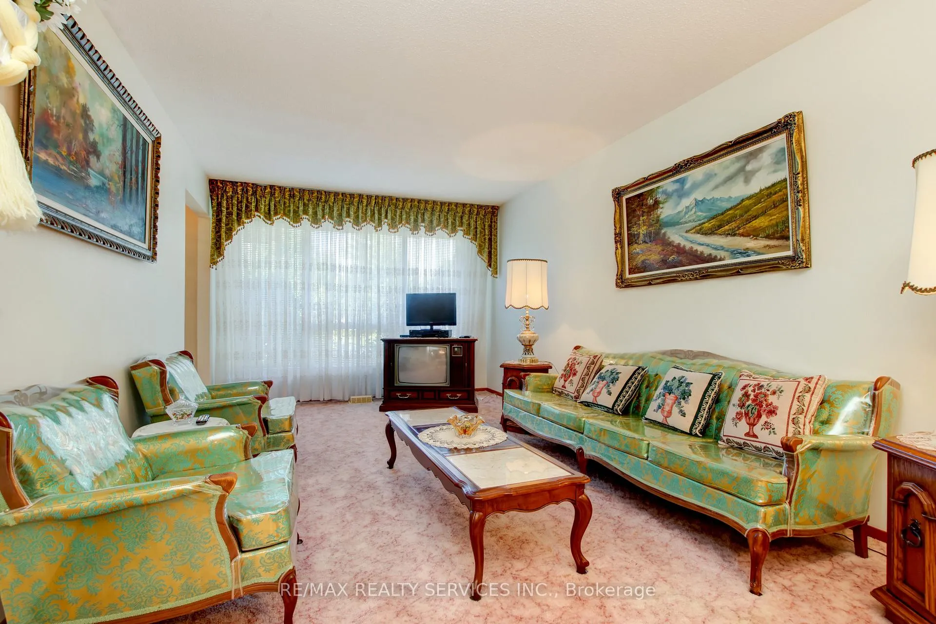 Photo 5 of 42 Mallard Crescent, Brampton, Central Park — HOMEH