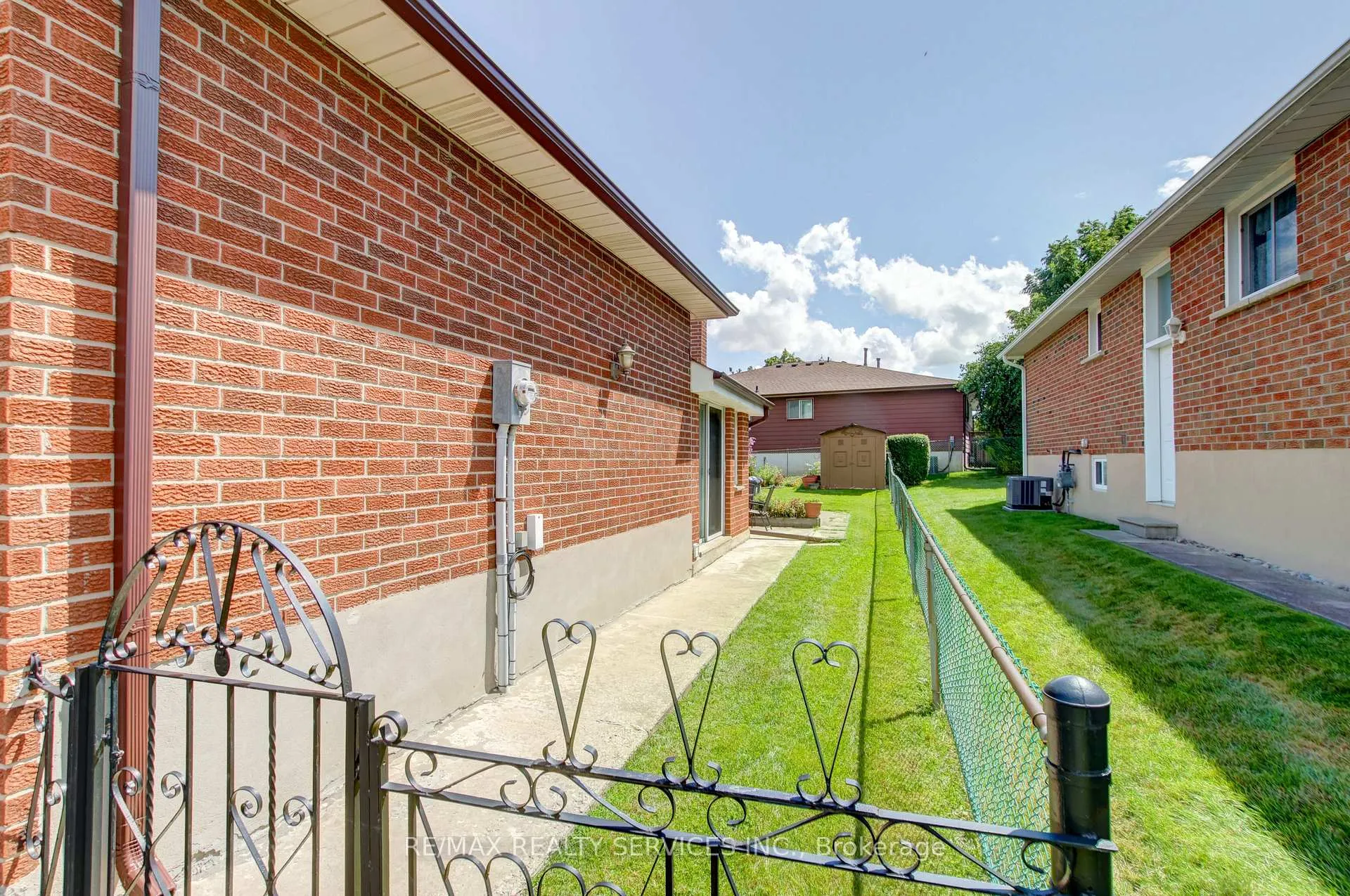 Photo 33 of 42 Mallard Crescent, Brampton, Central Park — HOMEH