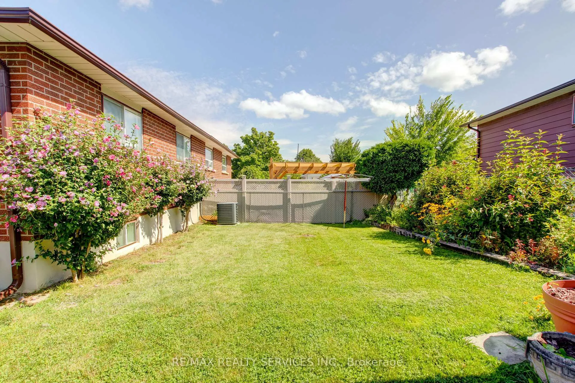 Photo 38 of 42 Mallard Crescent, Brampton, Central Park — HOMEH