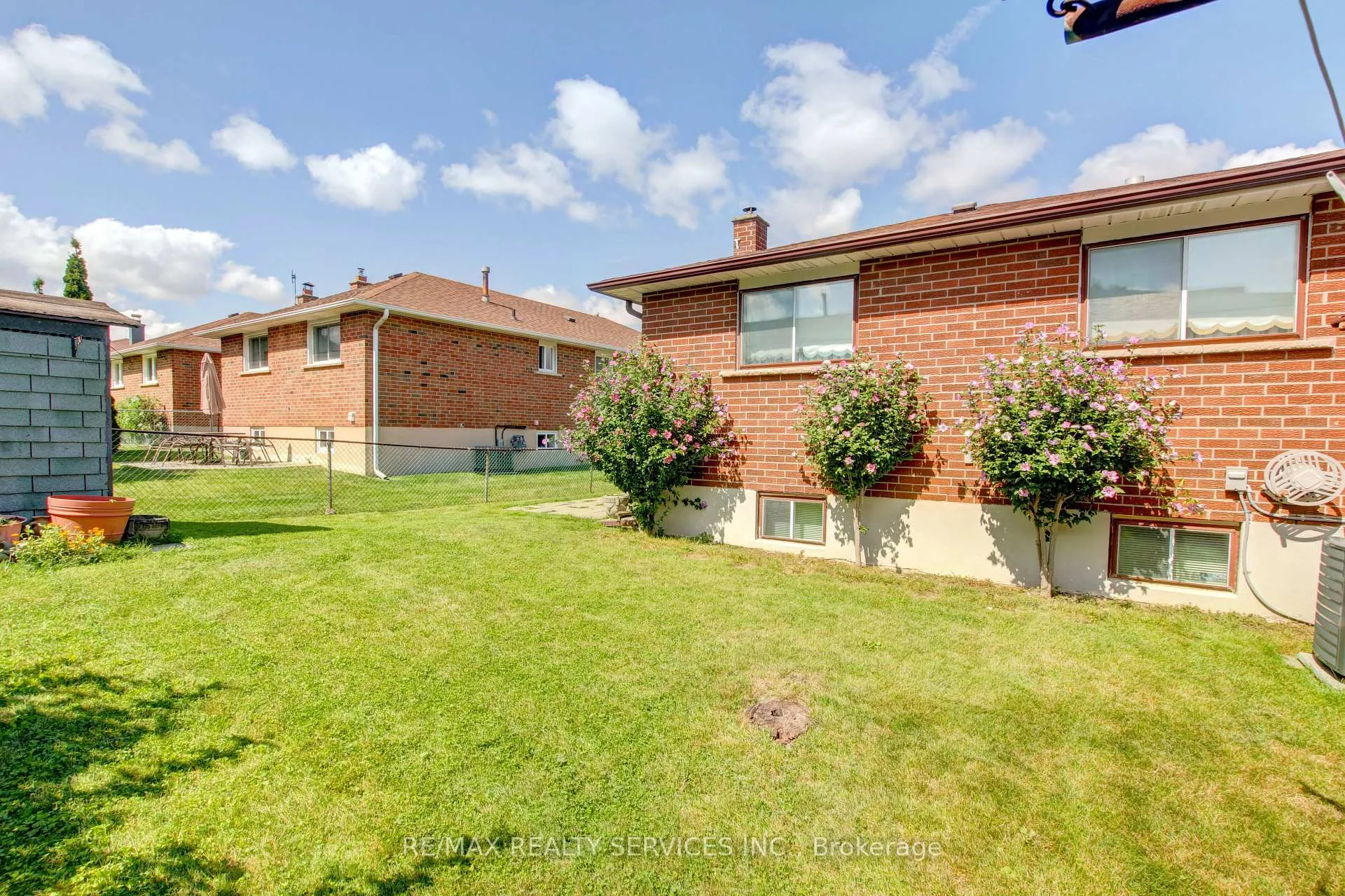 Photo 39 of 42 Mallard Crescent, Brampton, Central Park — HOMEH