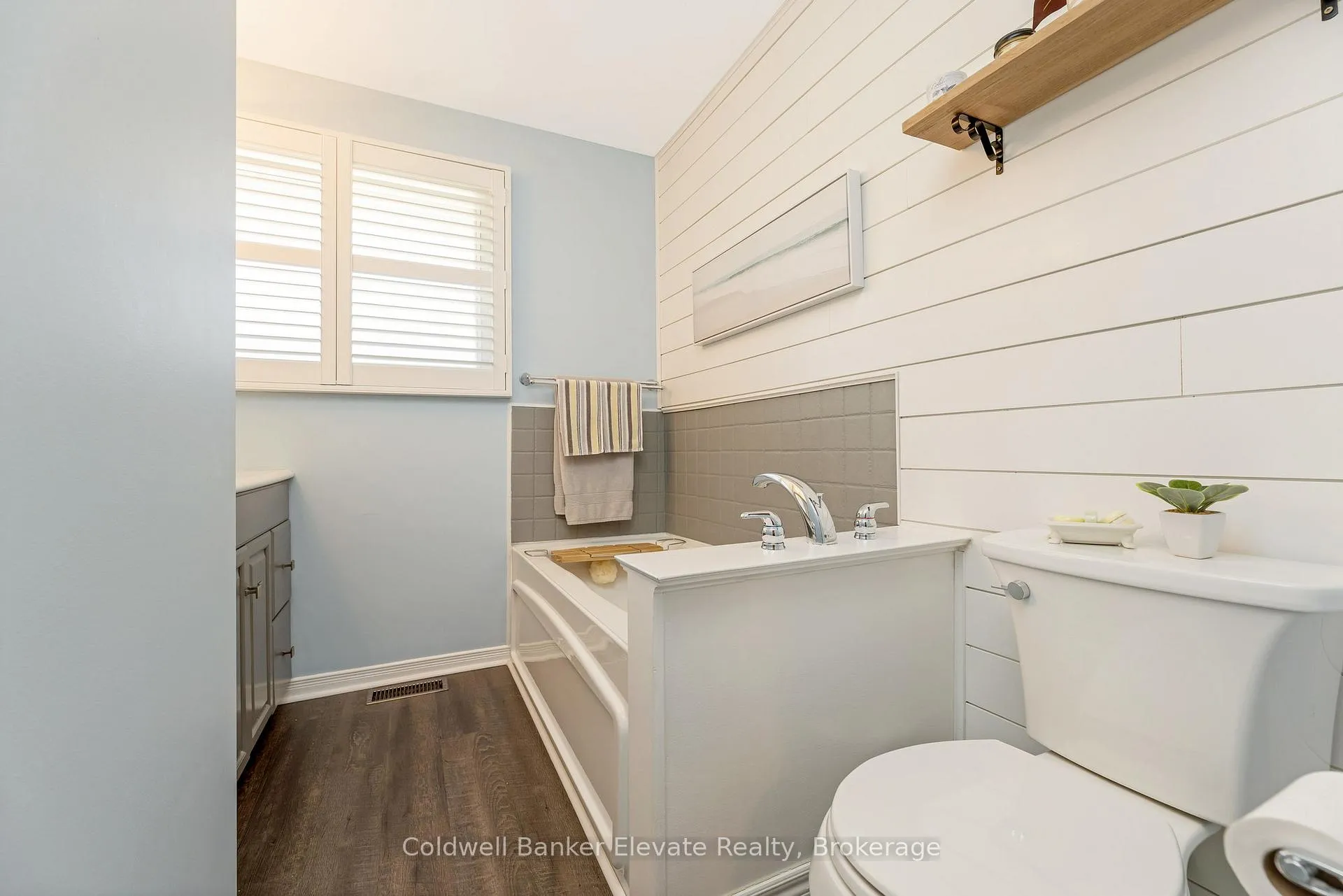 Photo 16 of 10 Gilston Parkway, Brant, Paris — HOMEH