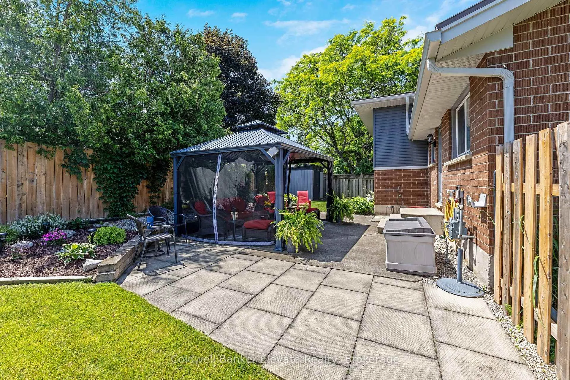 Photo 24 of 10 Gilston Parkway, Brant, Paris — HOMEH