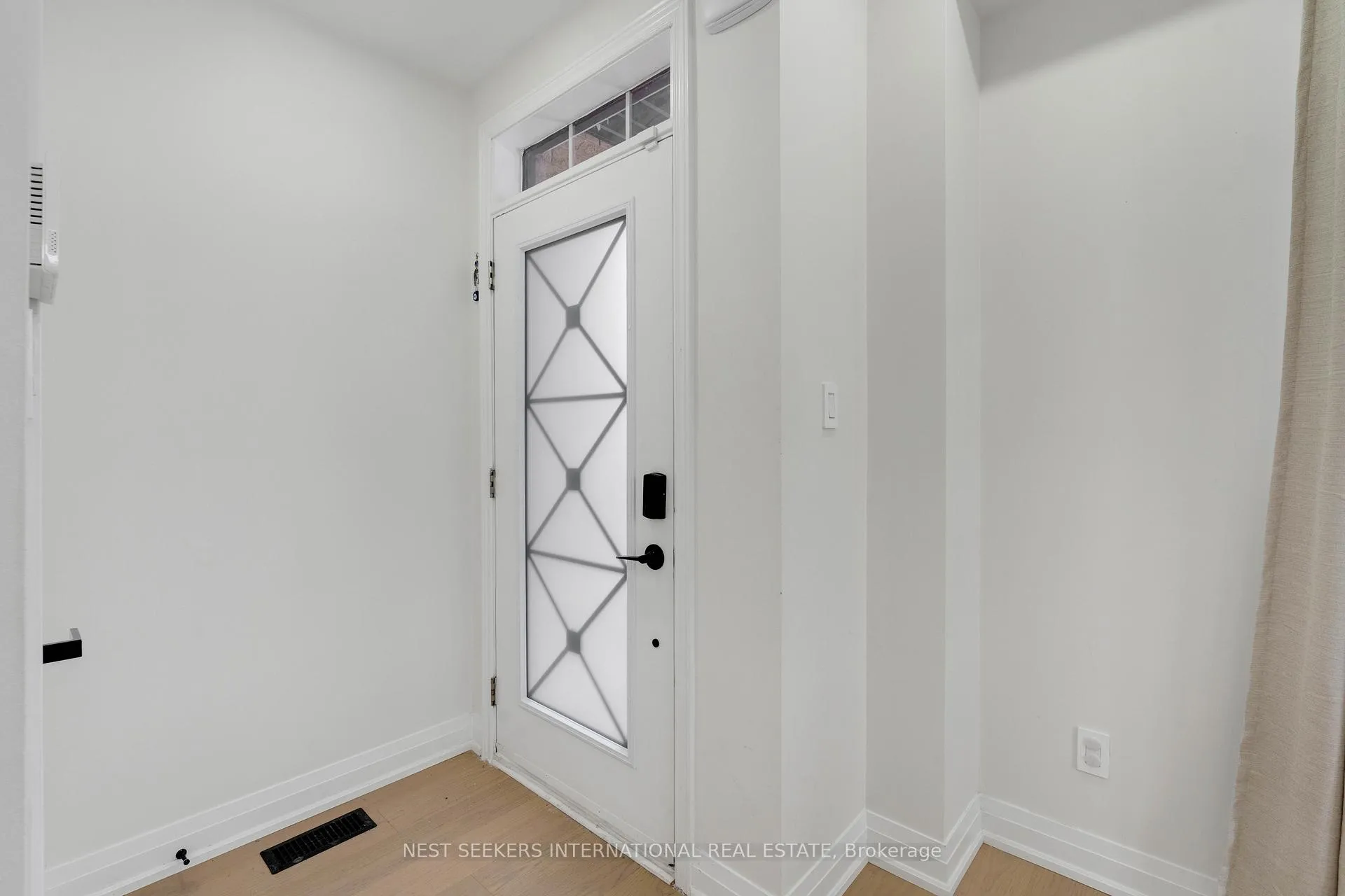 Photo 8 of 62 Legnano Crescent, Vaughan, Vellore Village — HOMEH