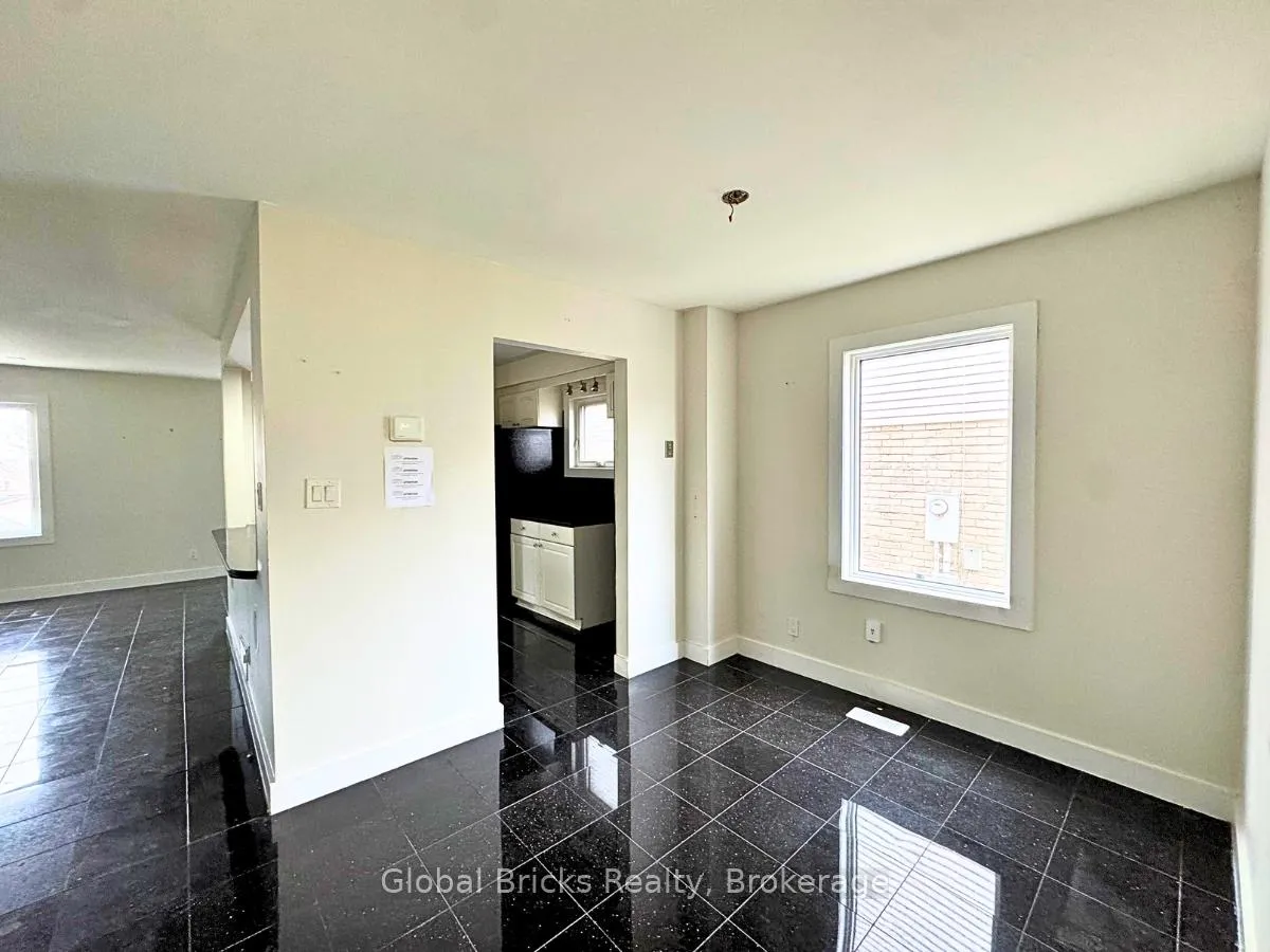 Photo 5 of 41 Fieldview Crescent, Whitby, Blue Grass Meadows — HOMEH