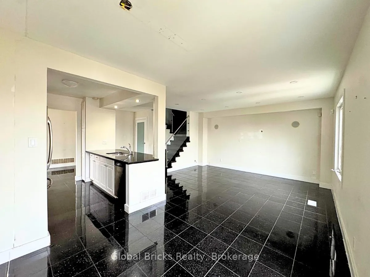 Photo 9 of 41 Fieldview Crescent, Whitby, Blue Grass Meadows — HOMEH