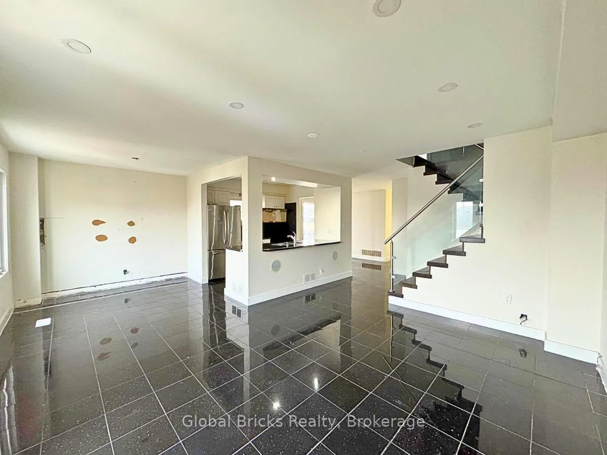 Photo 10 of 41 Fieldview Crescent, Whitby, Blue Grass Meadows — HOMEH