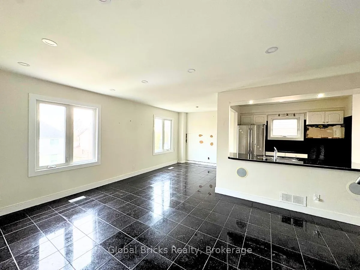 Photo 11 of 41 Fieldview Crescent, Whitby, Blue Grass Meadows — HOMEH
