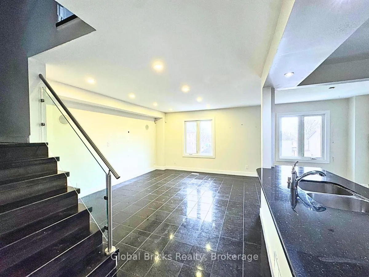 Photo 12 of 41 Fieldview Crescent, Whitby, Blue Grass Meadows — HOMEH