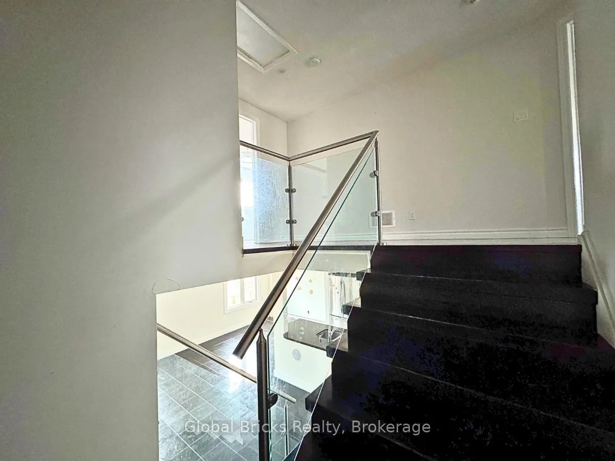 Photo 14 of 41 Fieldview Crescent, Whitby, Blue Grass Meadows — HOMEH