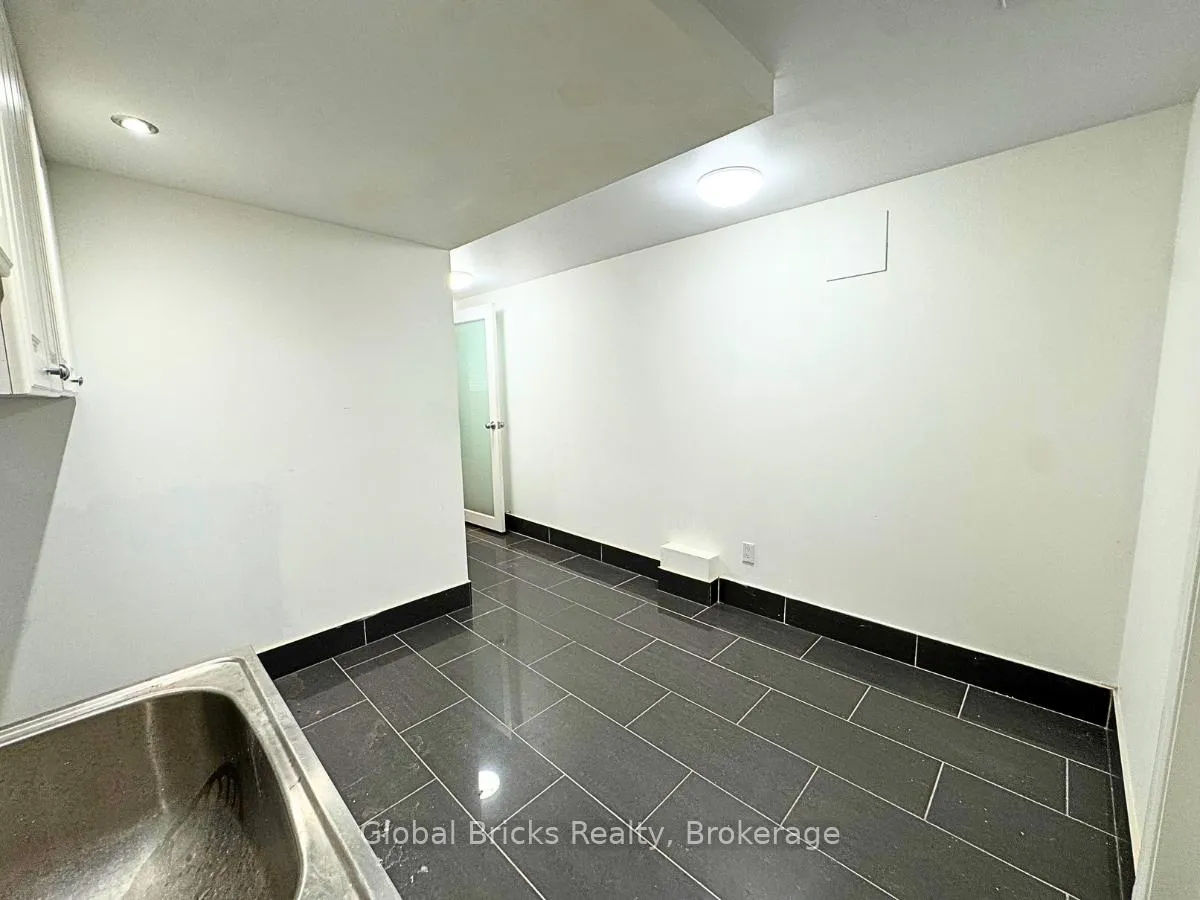 Photo 34 of 41 Fieldview Crescent, Whitby, Blue Grass Meadows — HOMEH