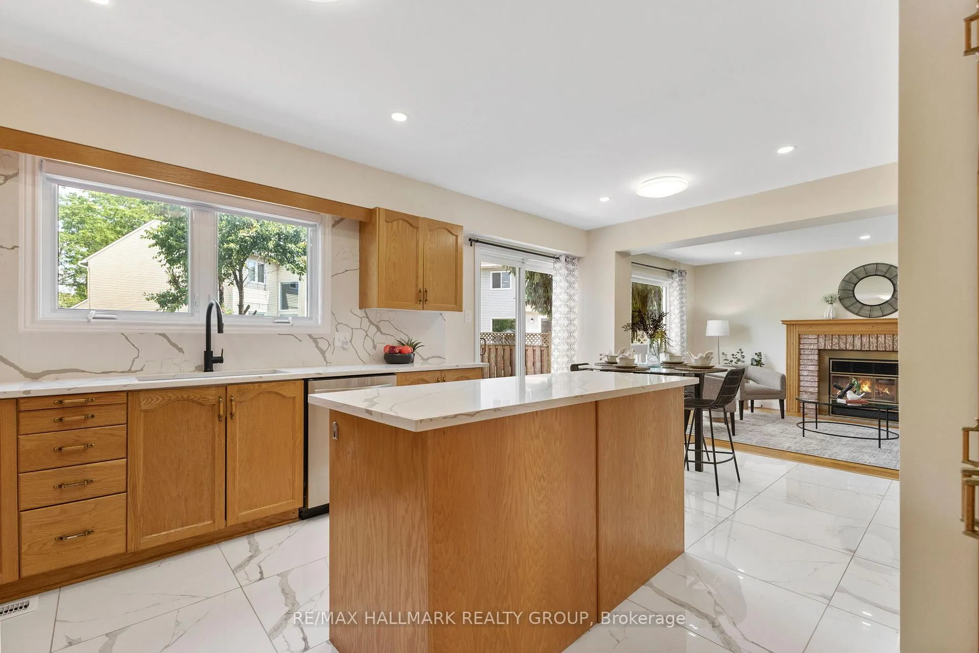 Photo 10 of 19 Notman Way, Ottawa, Hunt Club Park — HOMEH