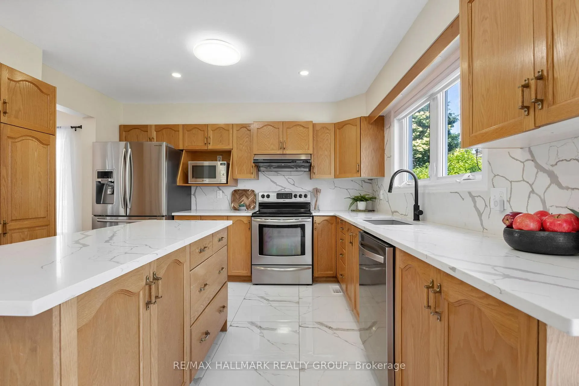 Photo 11 of 19 Notman Way, Ottawa, Hunt Club Park — HOMEH
