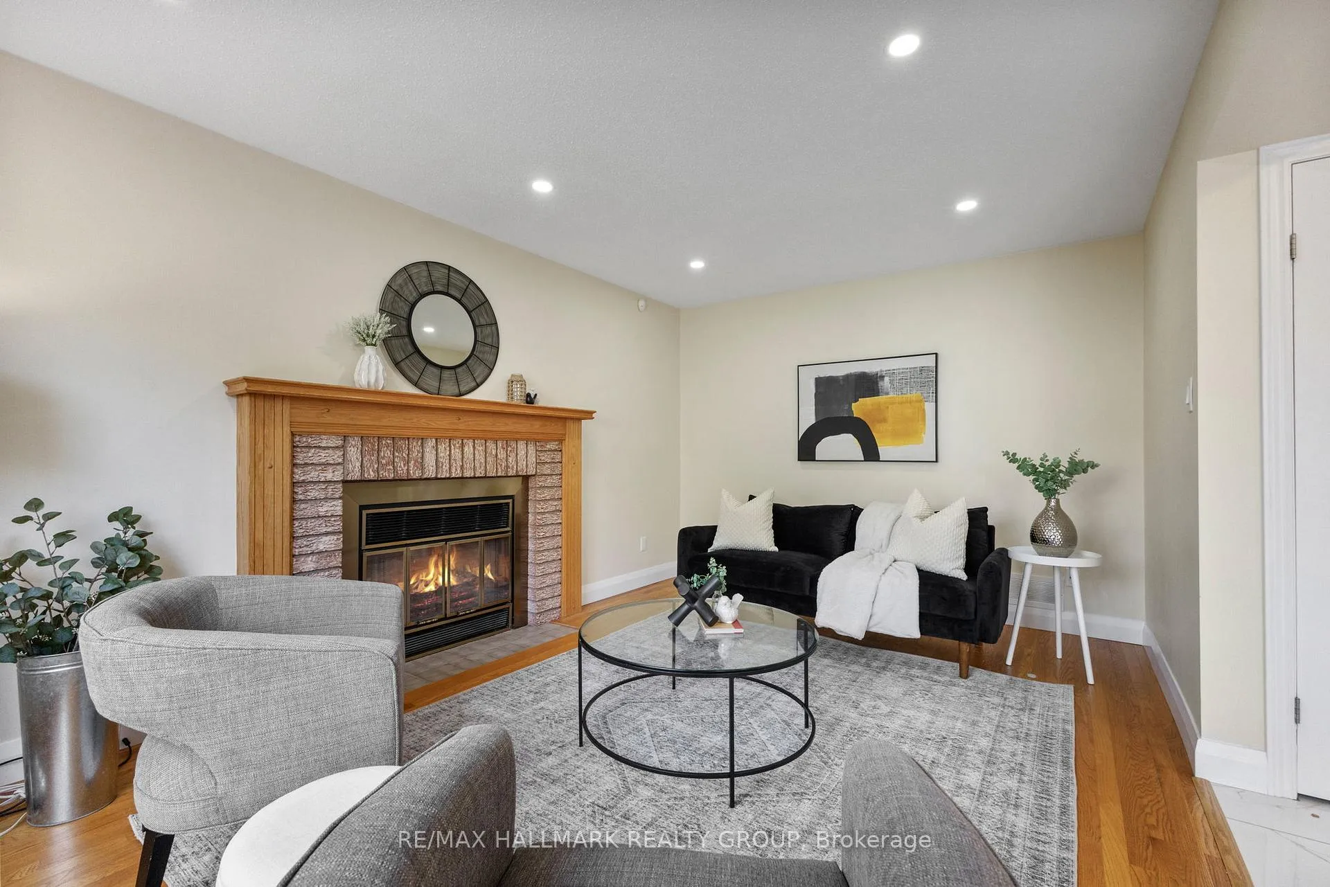 Photo 15 of 19 Notman Way, Ottawa, Hunt Club Park — HOMEH