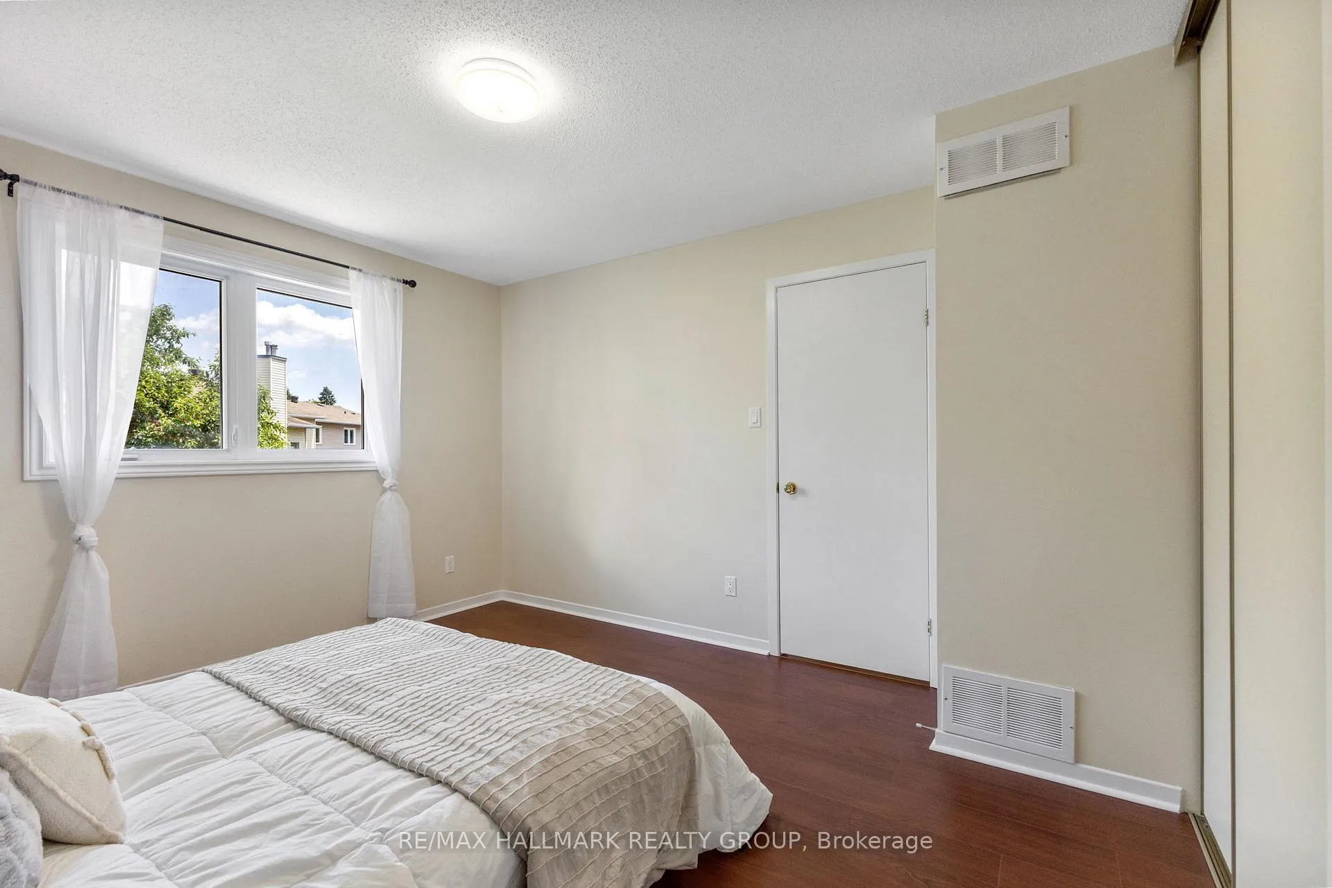 Photo 28 of 19 Notman Way, Ottawa, Hunt Club Park — HOMEH