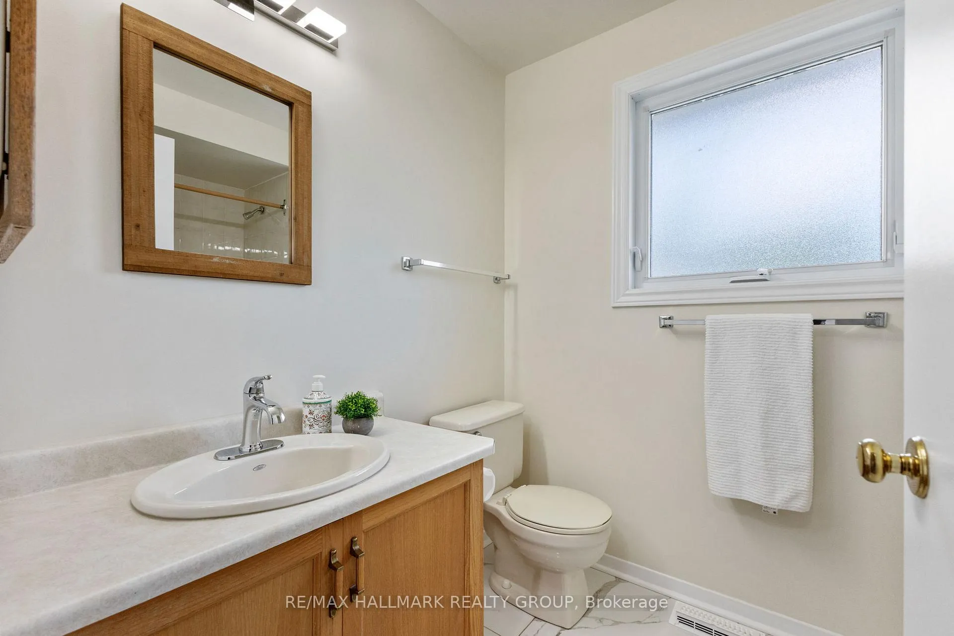 Photo 30 of 19 Notman Way, Ottawa, Hunt Club Park — HOMEH