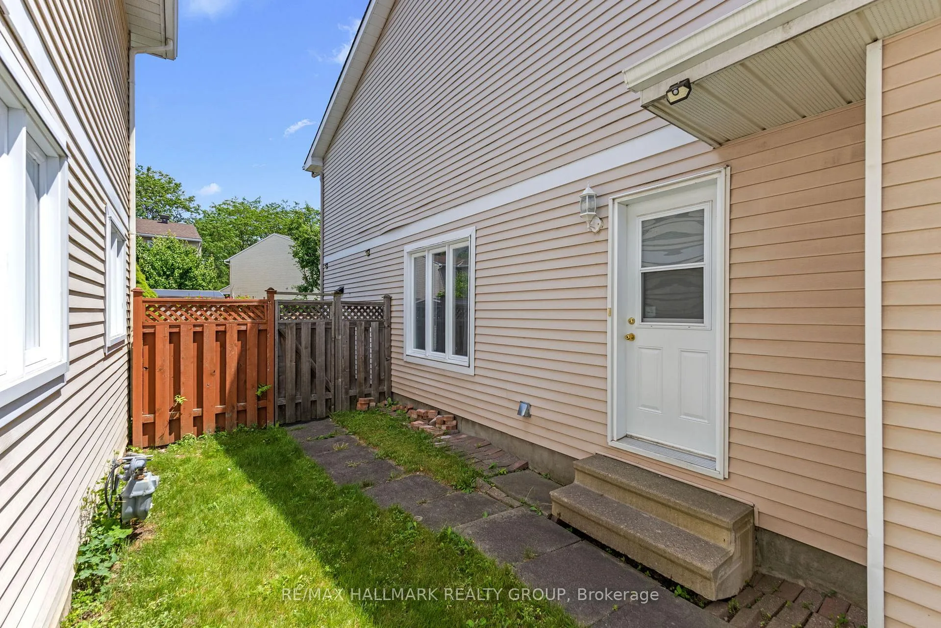 Photo 43 of 19 Notman Way, Ottawa, Hunt Club Park — HOMEH