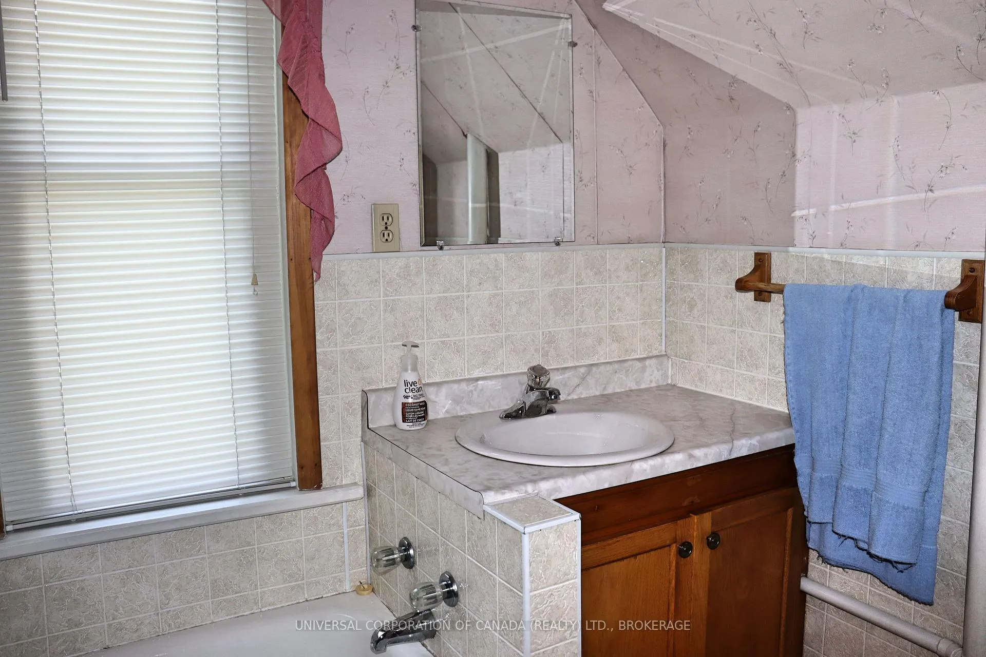 Photo 18 of 2029 john Street W, Howick — HOMEH