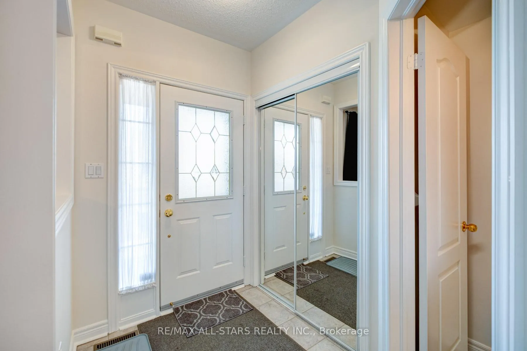 Photo 4 of 1963 Bur Oak Avenue, Markham, Greensborough — HOMEH