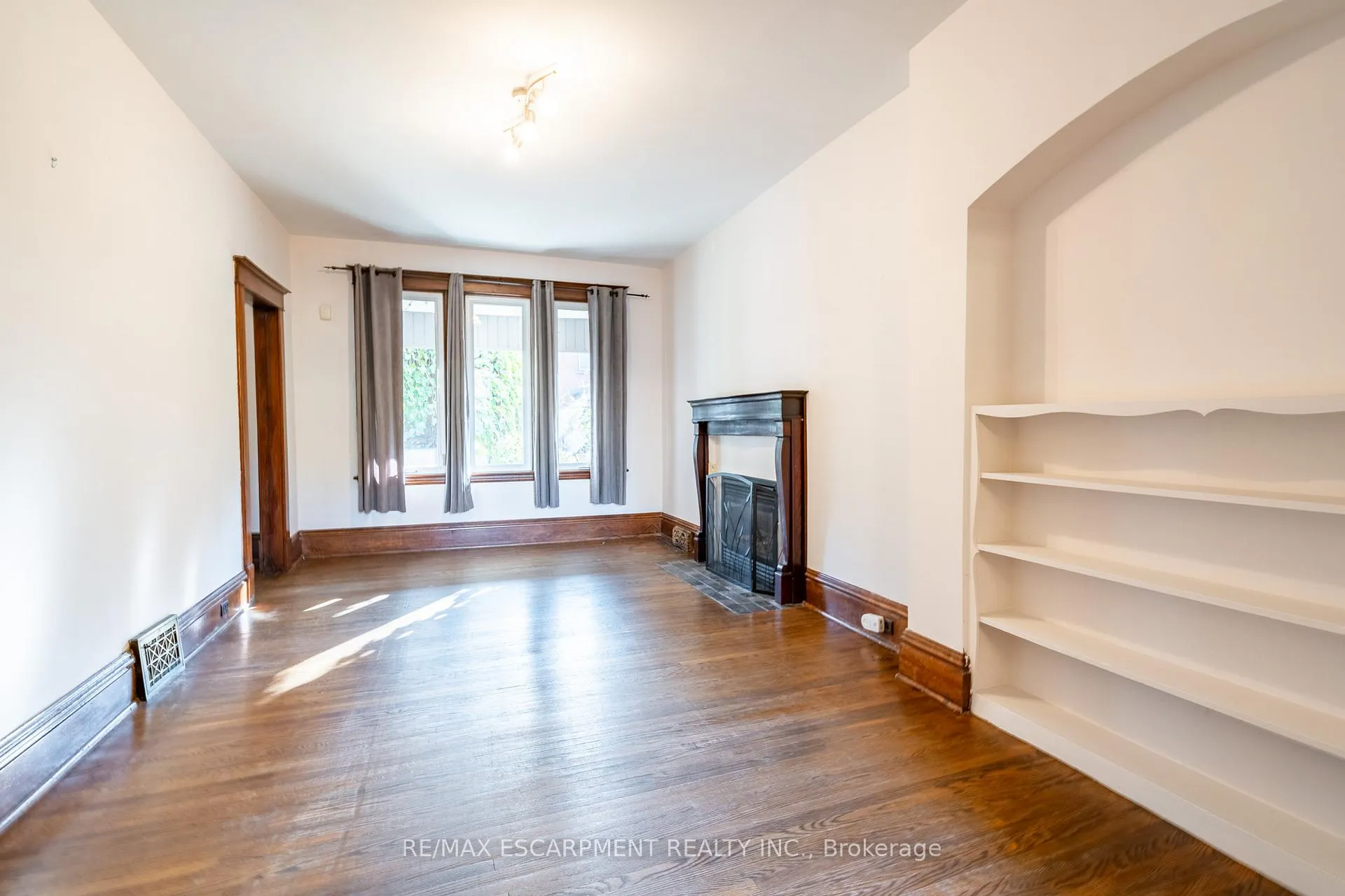 Photo 9 of 26 Ontario Avenue, Hamilton, Stinson — HOMEH