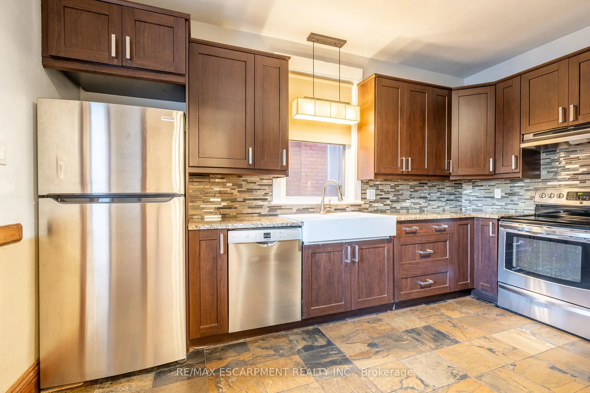 Photo 12 of 26 Ontario Avenue, Hamilton, Stinson — HOMEH