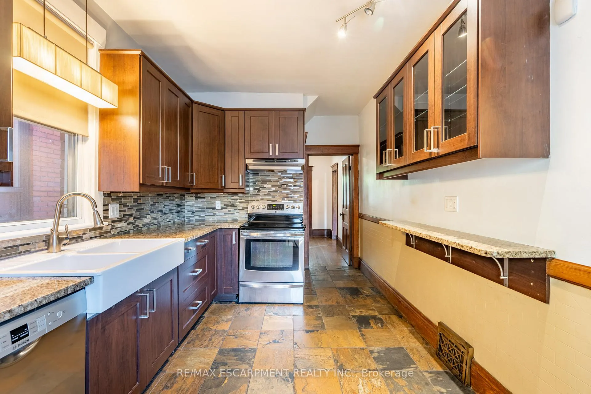 Photo 13 of 26 Ontario Avenue, Hamilton, Stinson — HOMEH