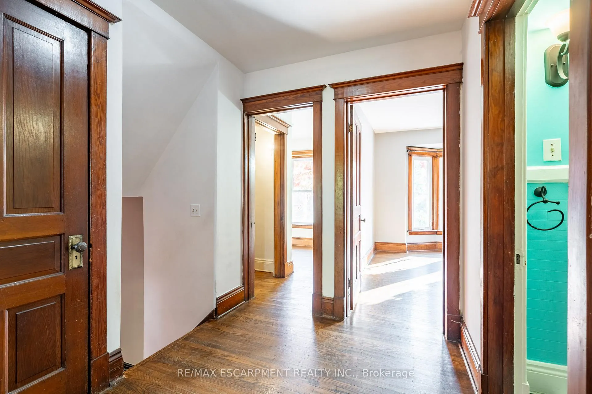 Photo 15 of 26 Ontario Avenue, Hamilton, Stinson — HOMEH