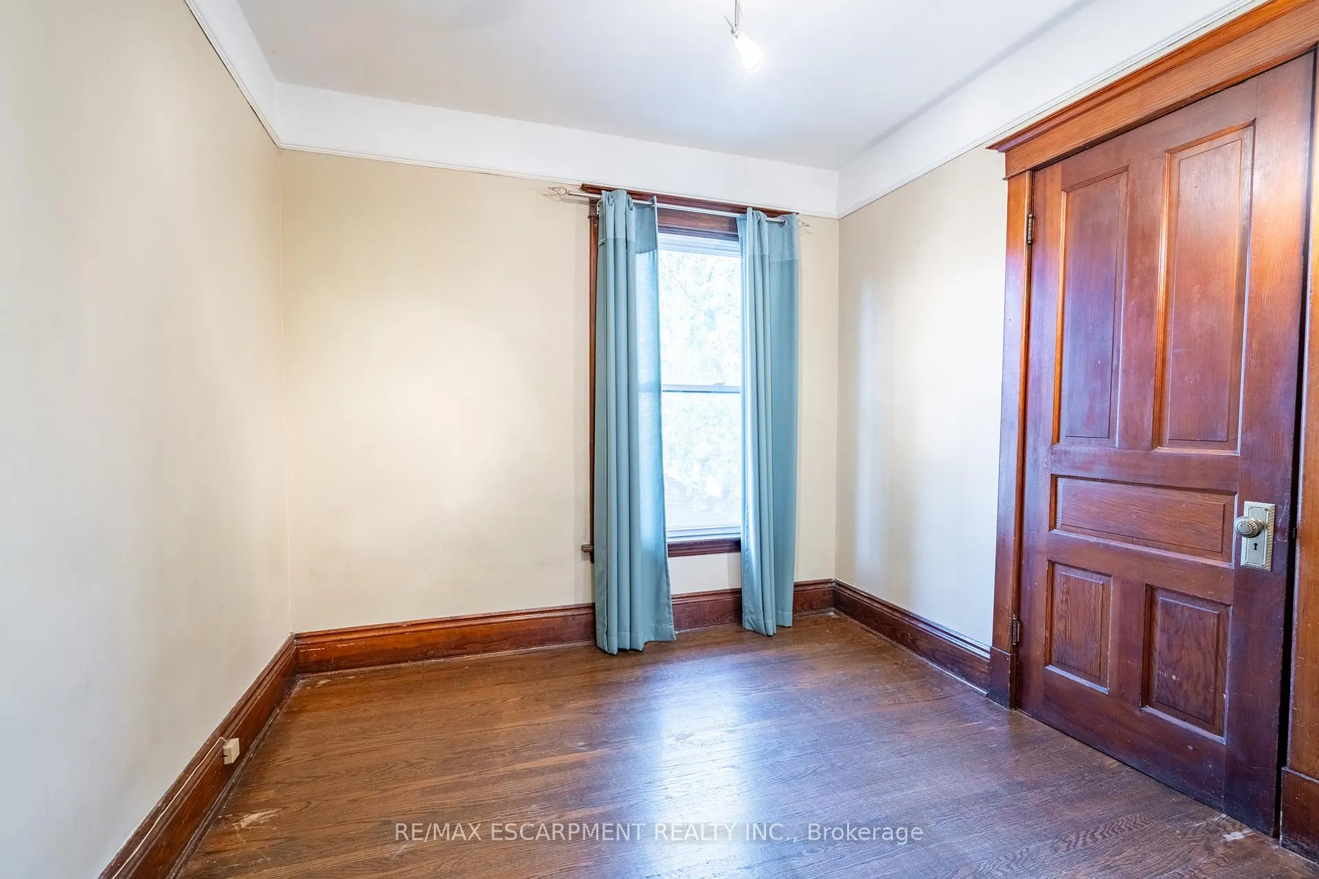 Photo 23 of 26 Ontario Avenue, Hamilton, Stinson — HOMEH