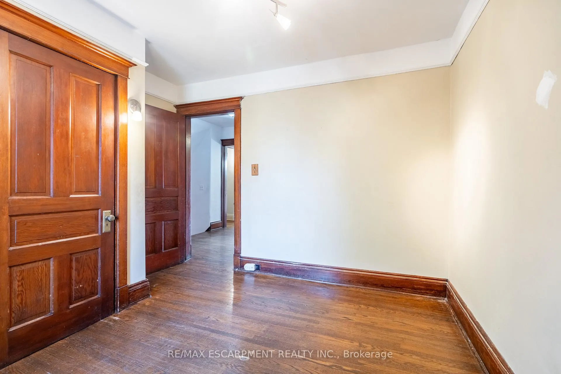 Photo 24 of 26 Ontario Avenue, Hamilton, Stinson — HOMEH