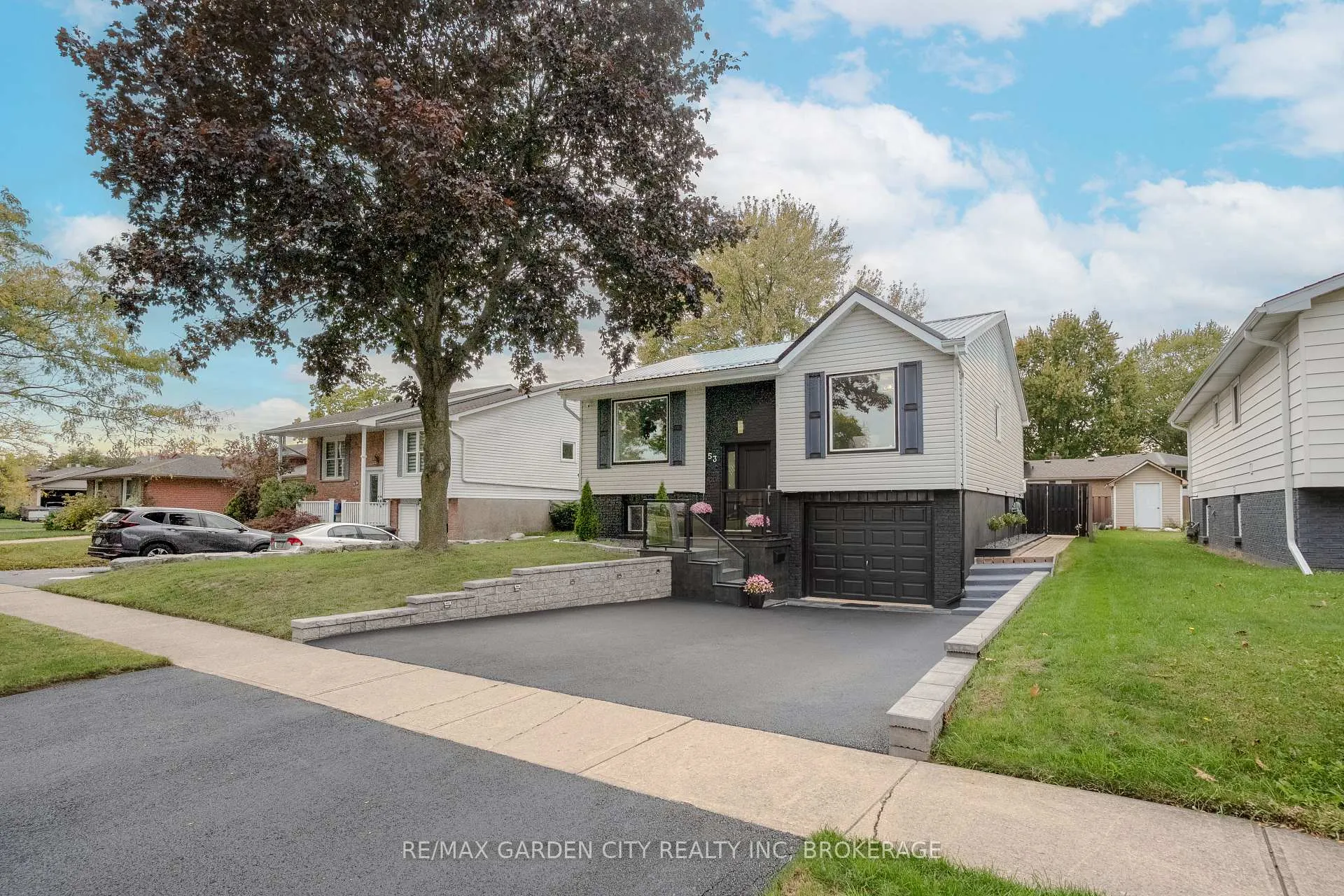 Photo 2 of 53 Brant Avenue, Welland, N. Welland — HOMEH