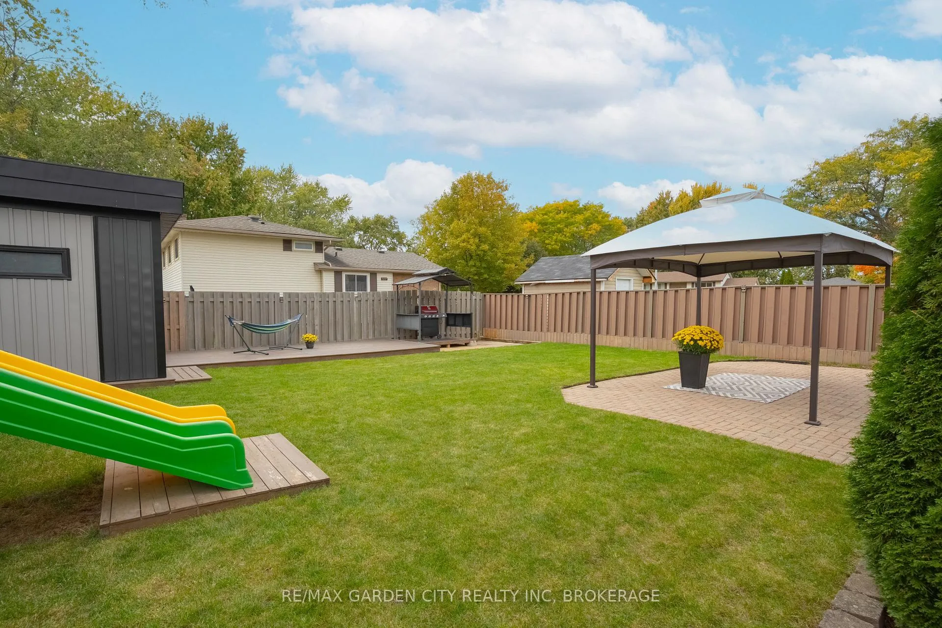Photo 32 of 53 Brant Avenue, Welland, N. Welland — HOMEH