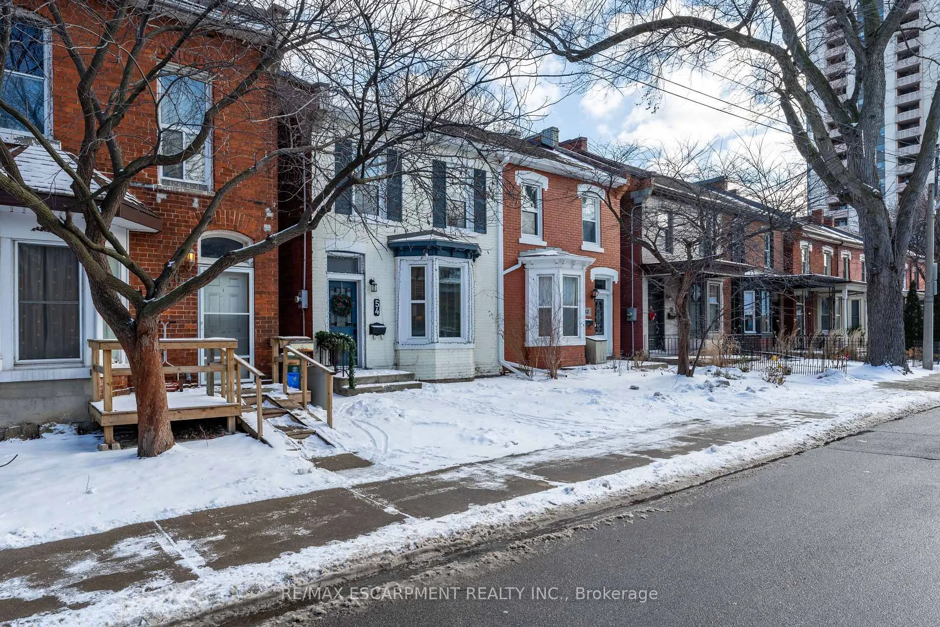 Photo 5 of 54 Emerald Street N, Hamilton, Landsdale — HOMEH