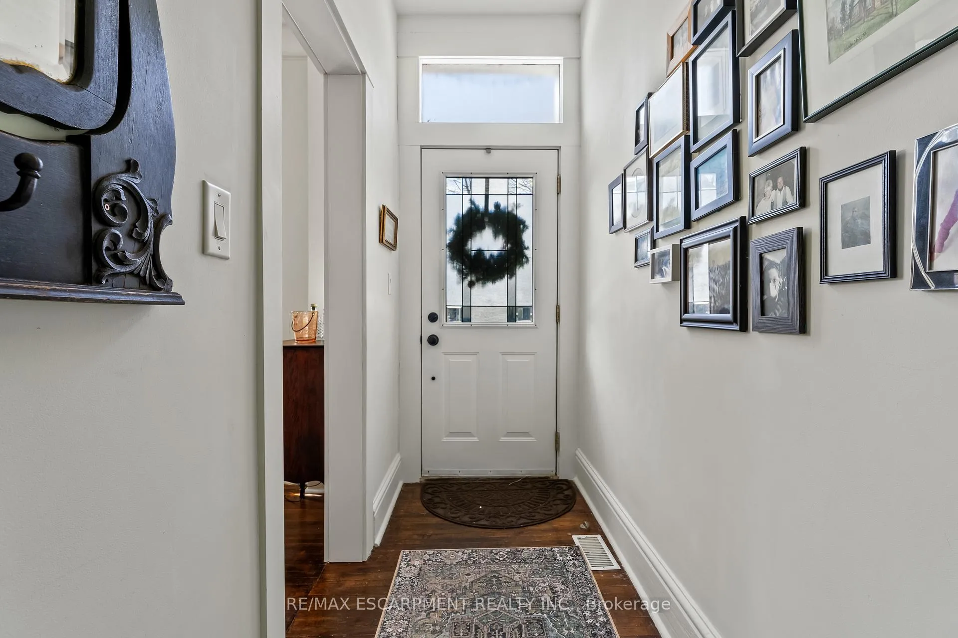 Photo 8 of 54 Emerald Street N, Hamilton, Landsdale — HOMEH
