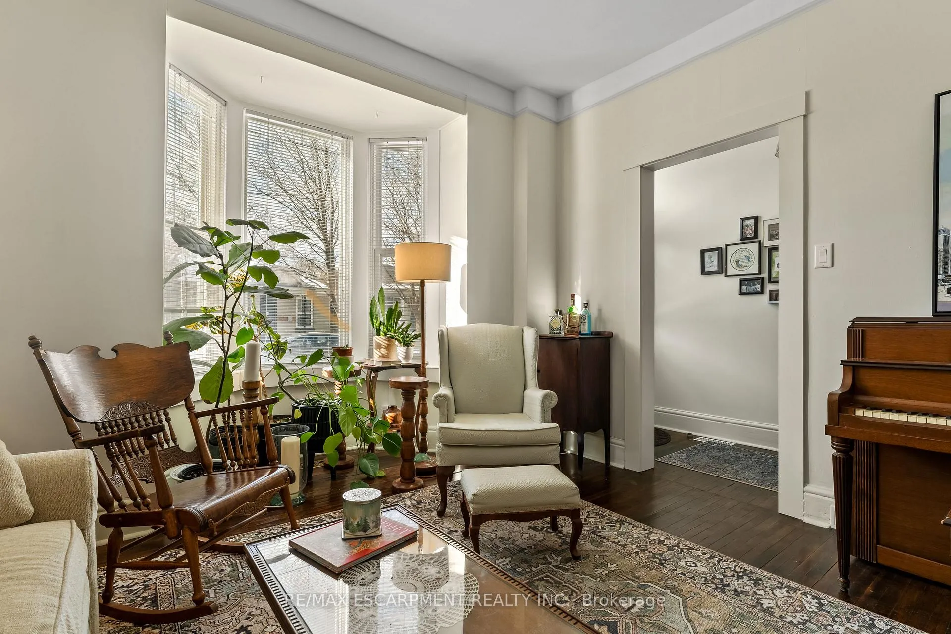 Photo 9 of 54 Emerald Street N, Hamilton, Landsdale — HOMEH
