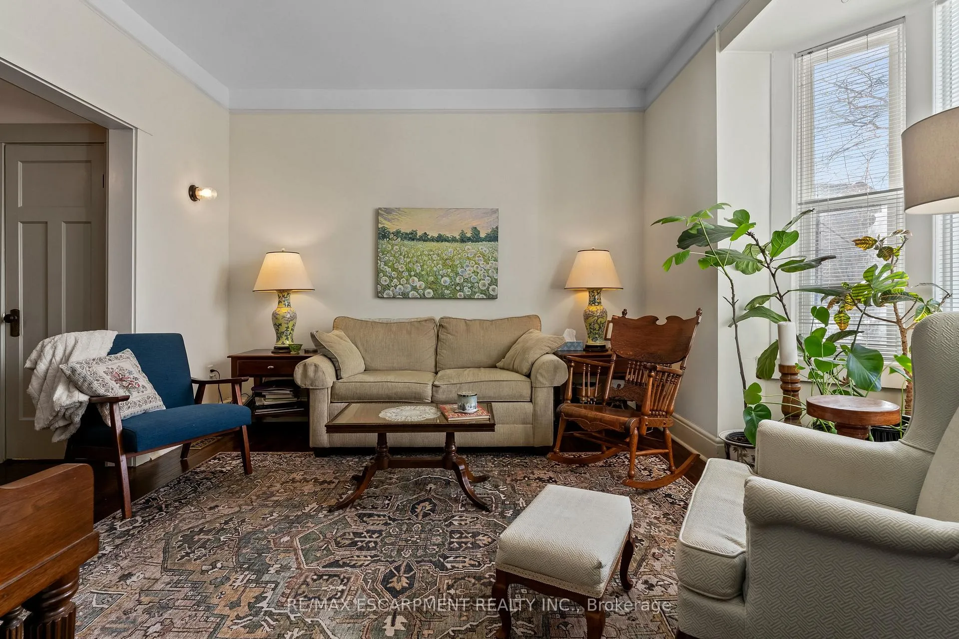 Photo 10 of 54 Emerald Street N, Hamilton, Landsdale — HOMEH