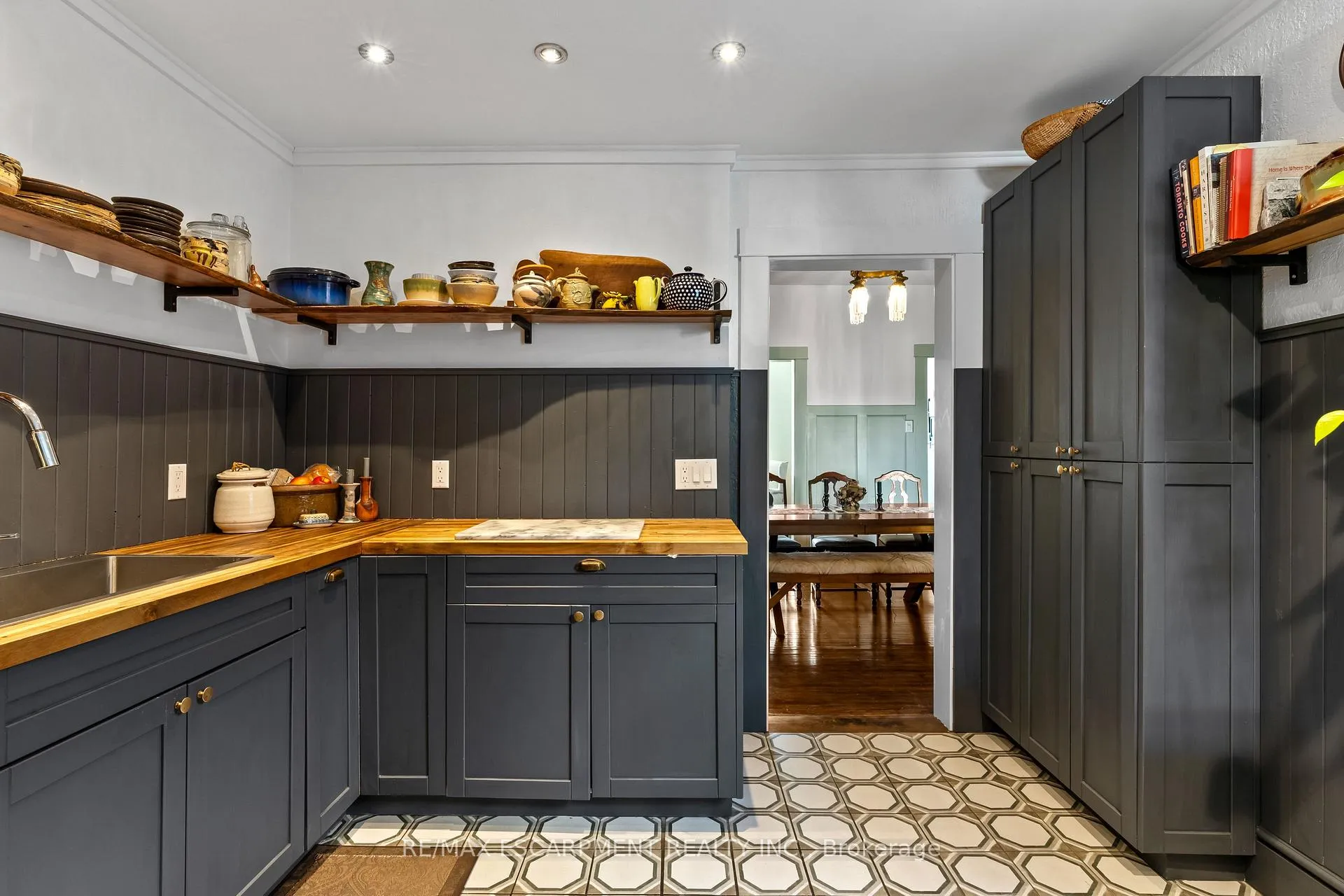 Photo 19 of 54 Emerald Street N, Hamilton, Landsdale — HOMEH