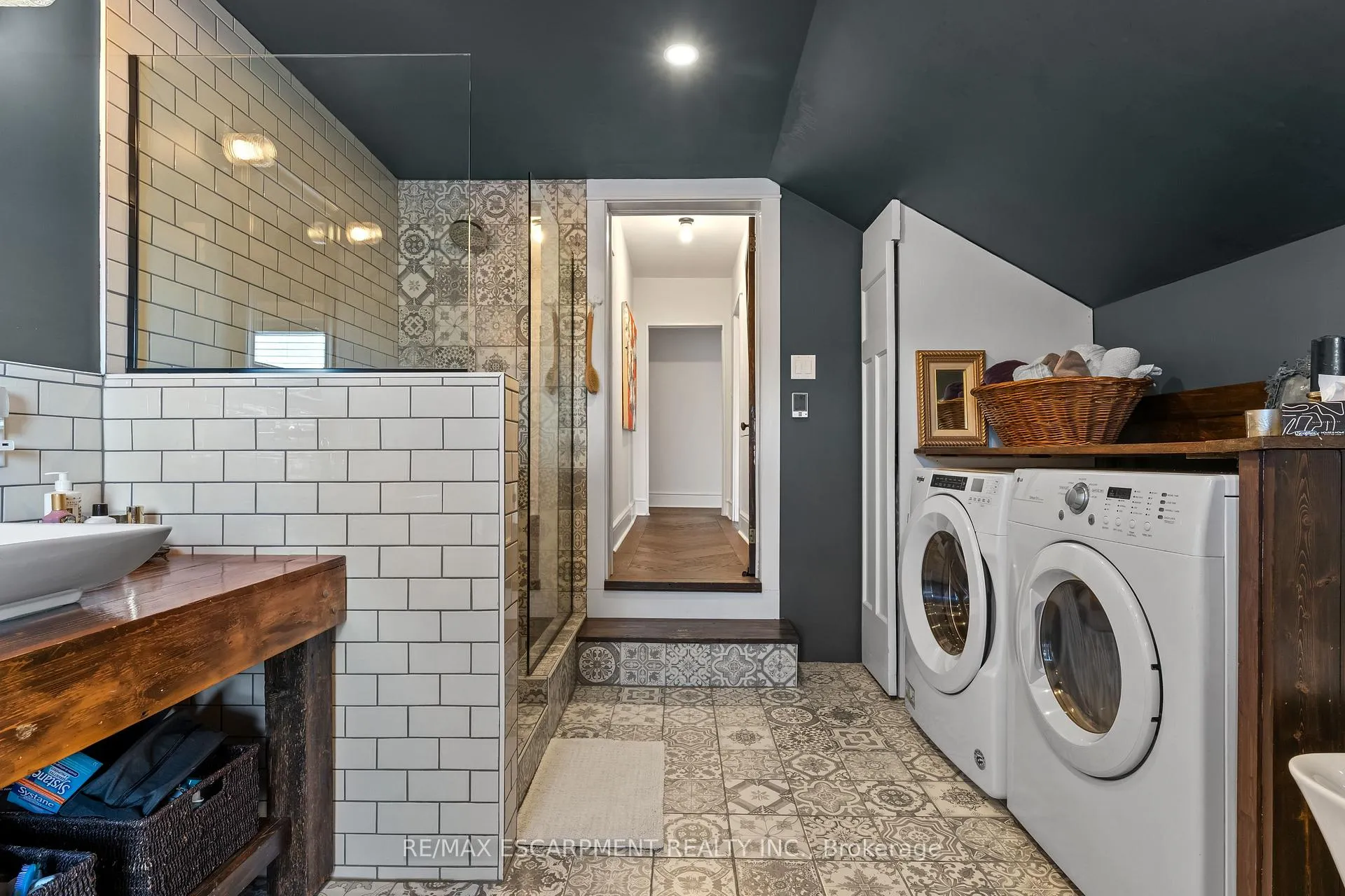 Photo 29 of 54 Emerald Street N, Hamilton, Landsdale — HOMEH
