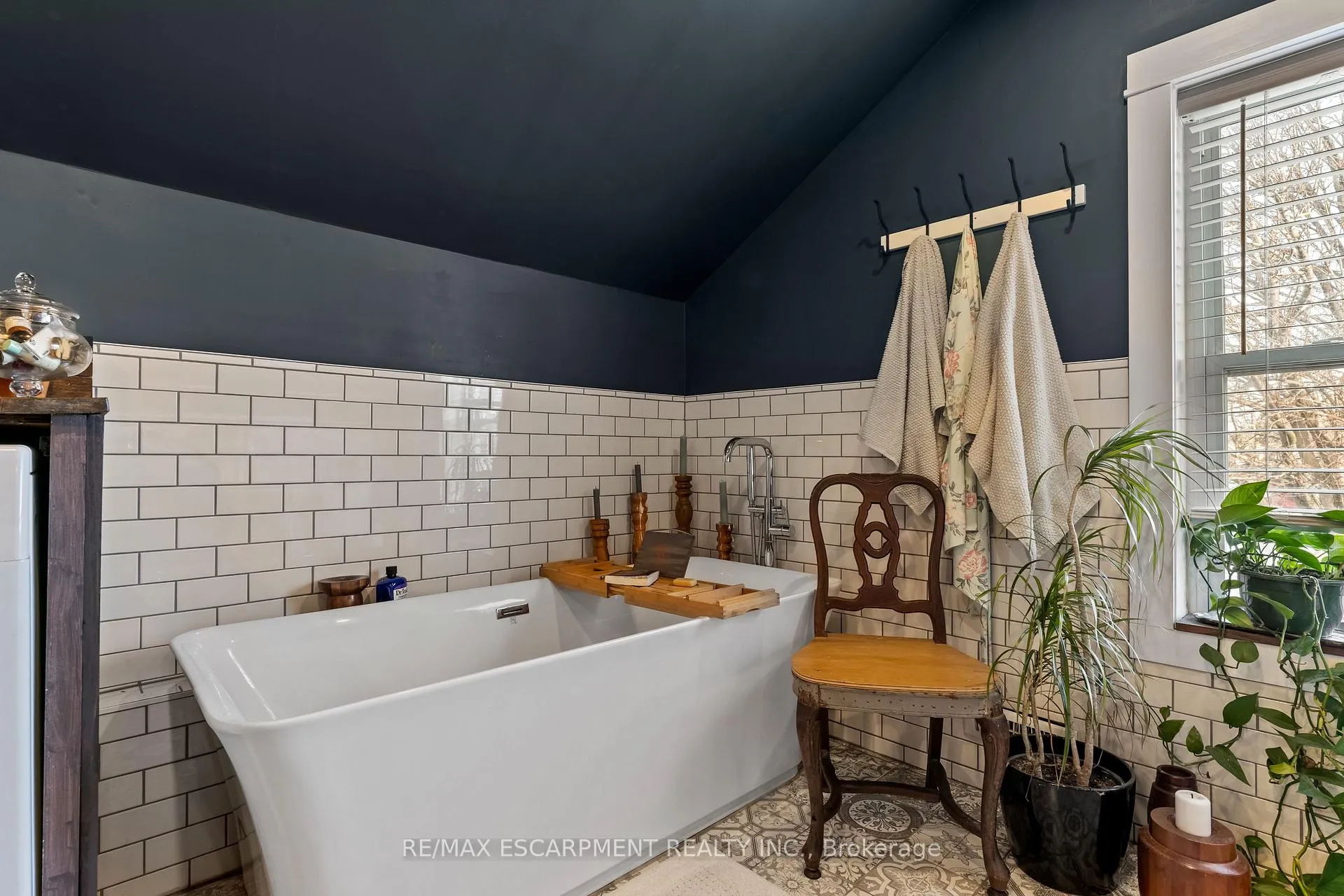 Photo 32 of 54 Emerald Street N, Hamilton, Landsdale — HOMEH