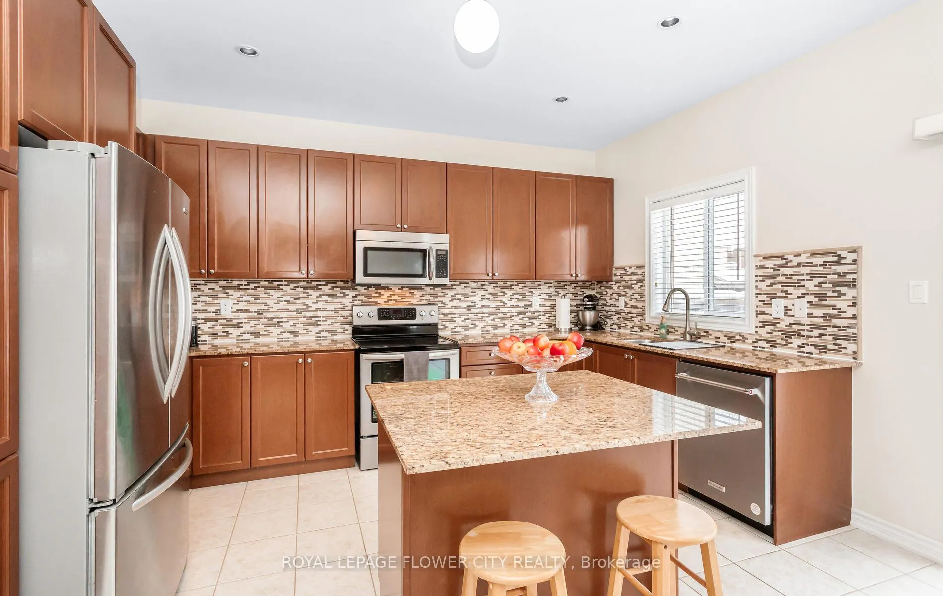 Photo 10 of 513 Davis Drive, Shelburne — HOMEH