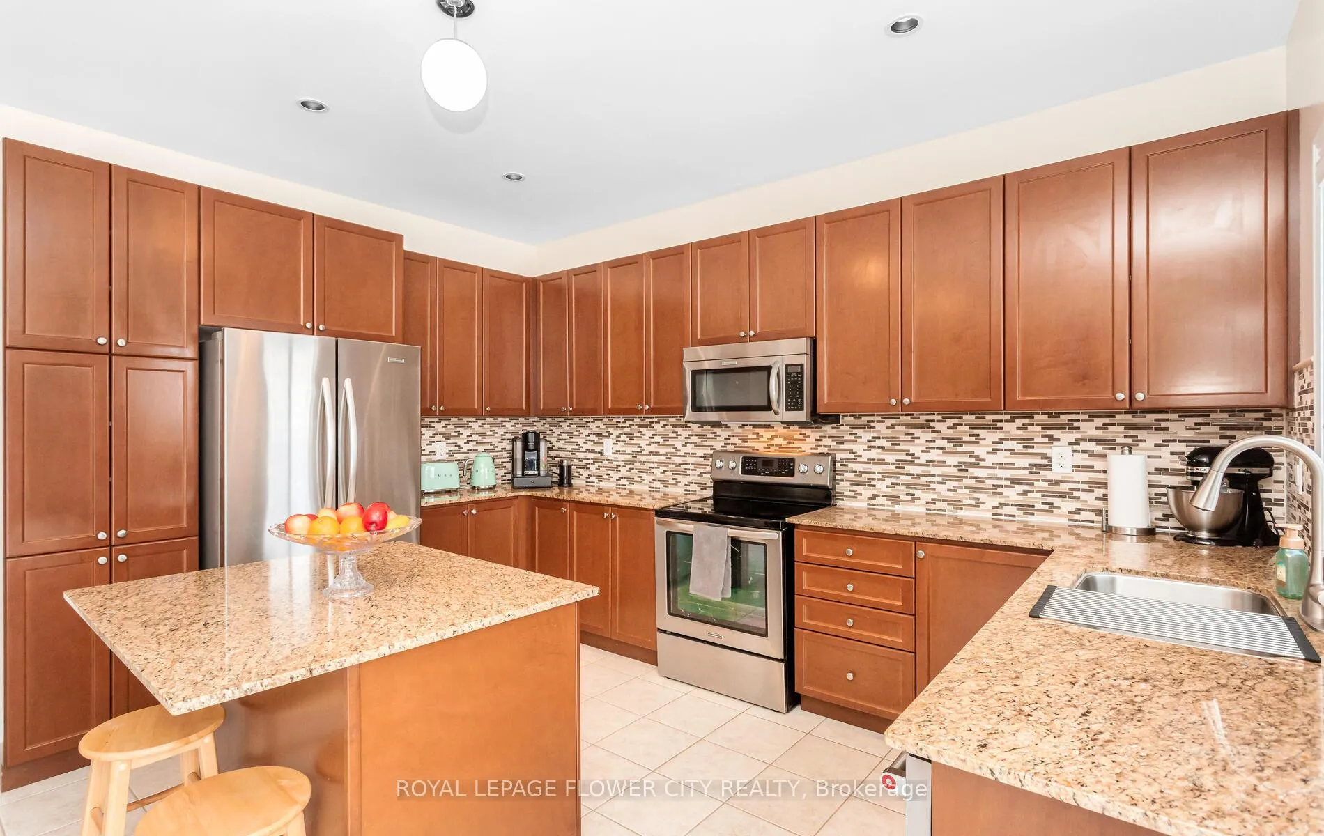 Photo 12 of 513 Davis Drive, Shelburne — HOMEH
