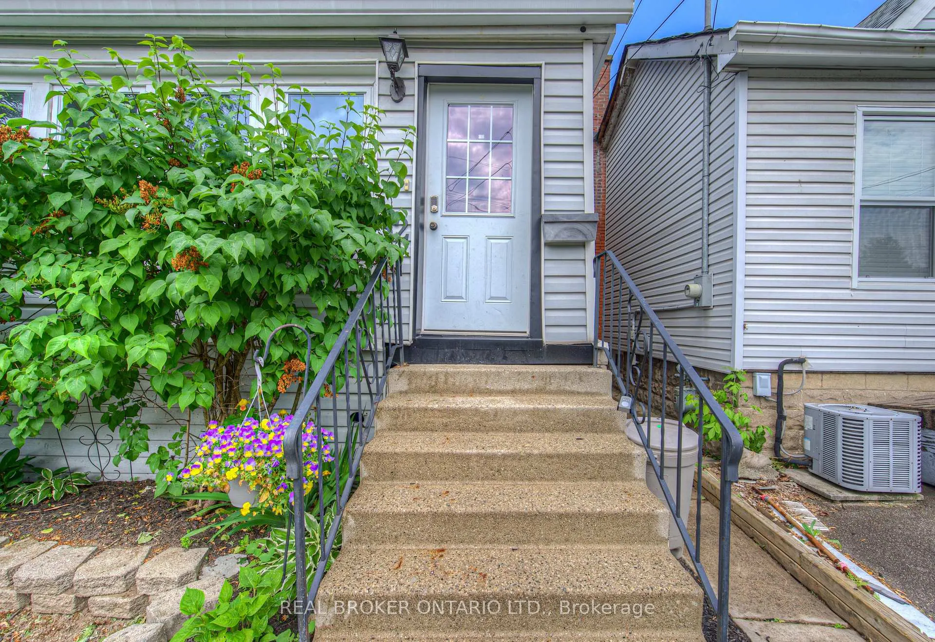 Photo 3 of 32 East 23rd Street, Hamilton, Eastmount — HOMEH