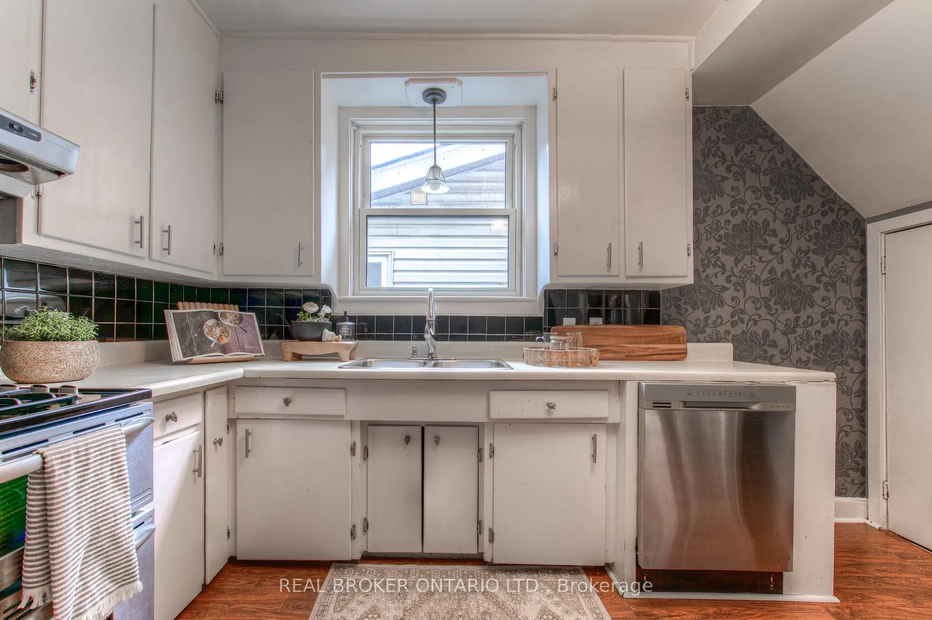 Photo 17 of 32 East 23rd Street, Hamilton, Eastmount — HOMEH