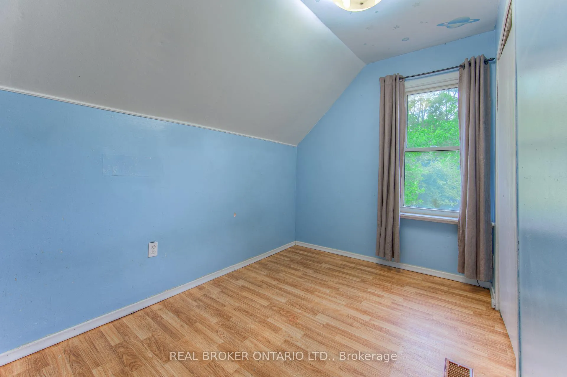 Photo 23 of 32 East 23rd Street, Hamilton, Eastmount — HOMEH