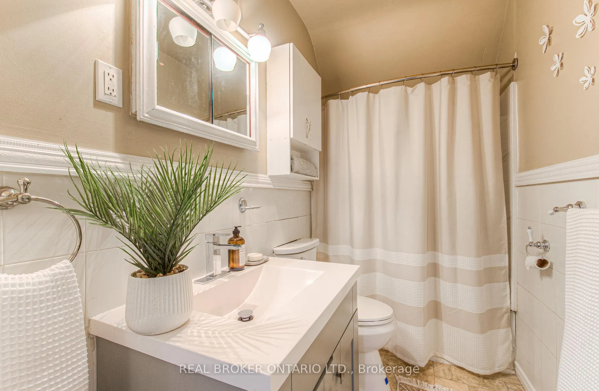 Photo 24 of 32 East 23rd Street, Hamilton, Eastmount — HOMEH
