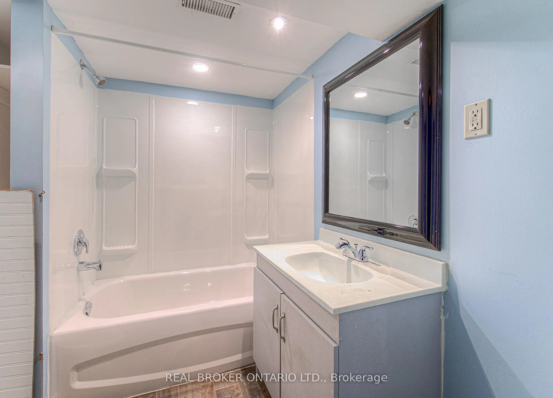 Photo 29 of 32 East 23rd Street, Hamilton, Eastmount — HOMEH