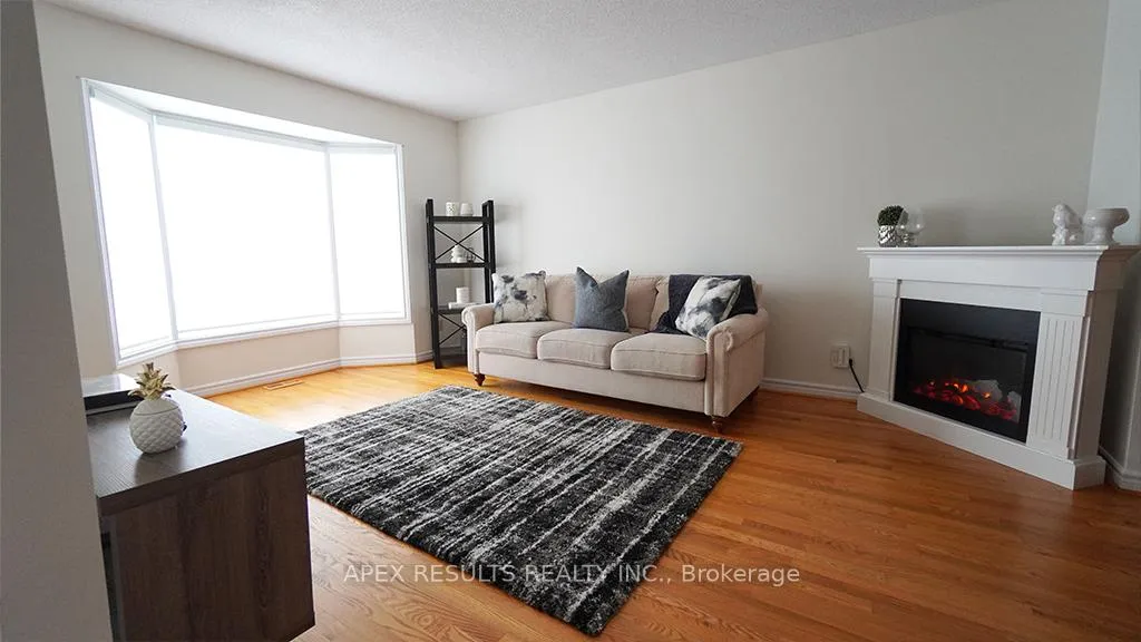 Photo 5 of 795 Upper Horning Road, Hamilton, Gurnett — HOMEH