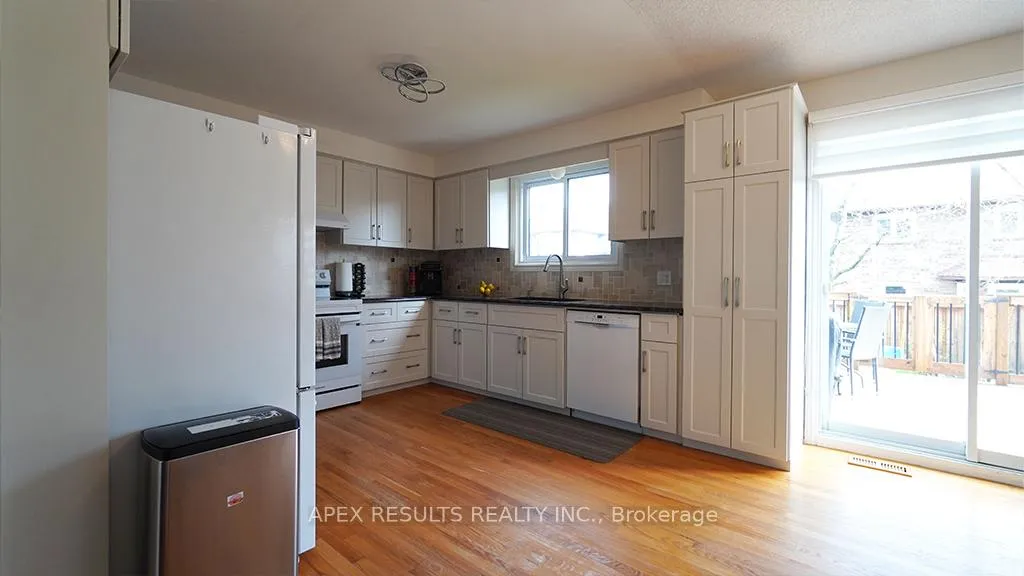 Photo 10 of 795 Upper Horning Road, Hamilton, Gurnett — HOMEH