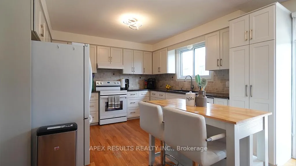 Photo 11 of 795 Upper Horning Road, Hamilton, Gurnett — HOMEH