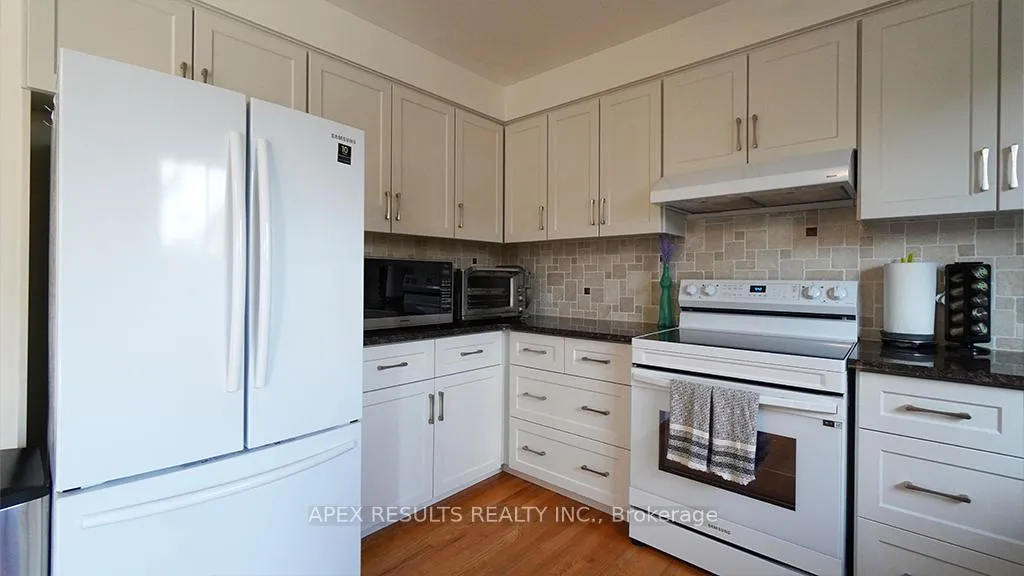 Photo 13 of 795 Upper Horning Road, Hamilton, Gurnett — HOMEH