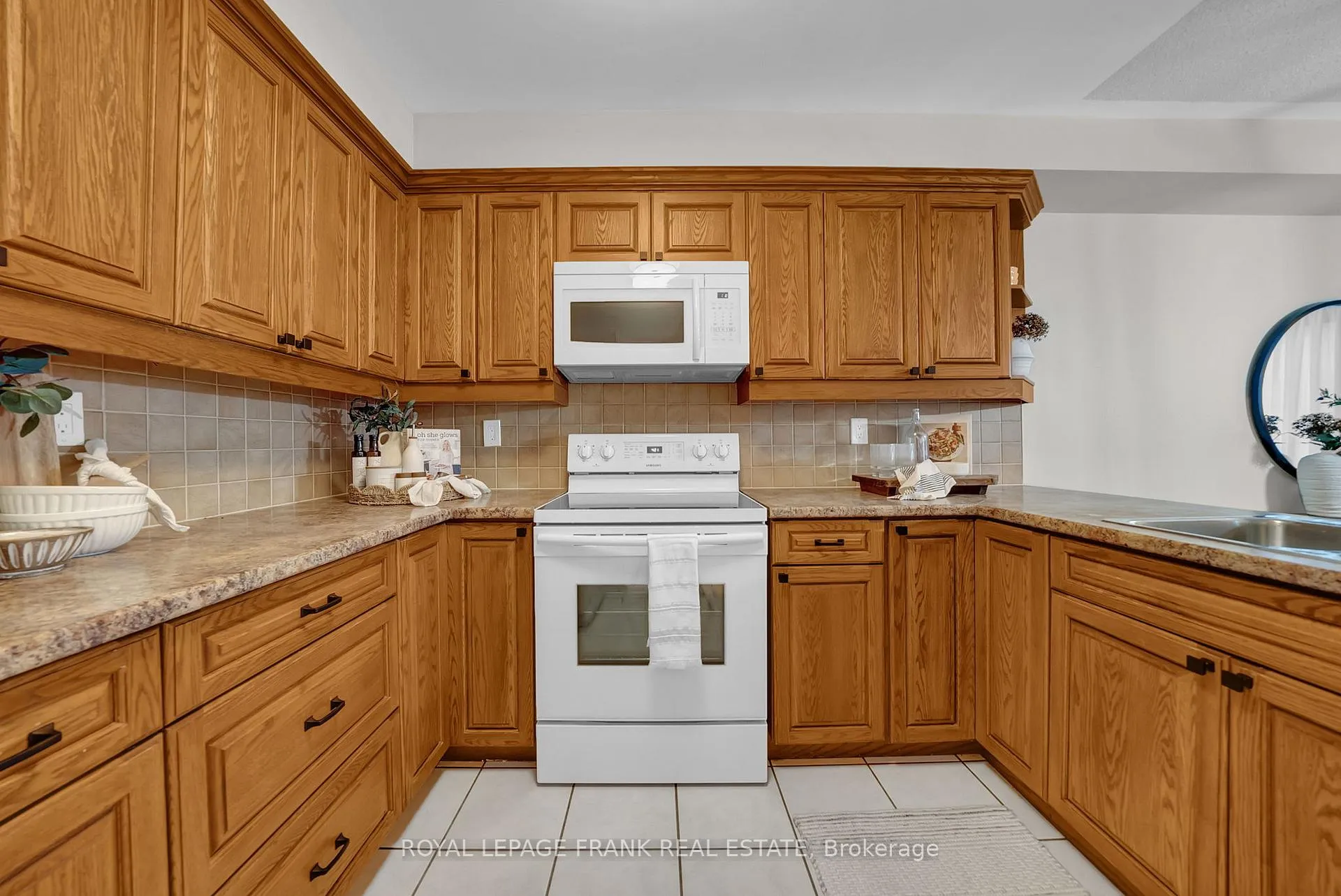 Photo 3 of 146 Wilkins Crescent, Clarington, Courtice — HOMEH