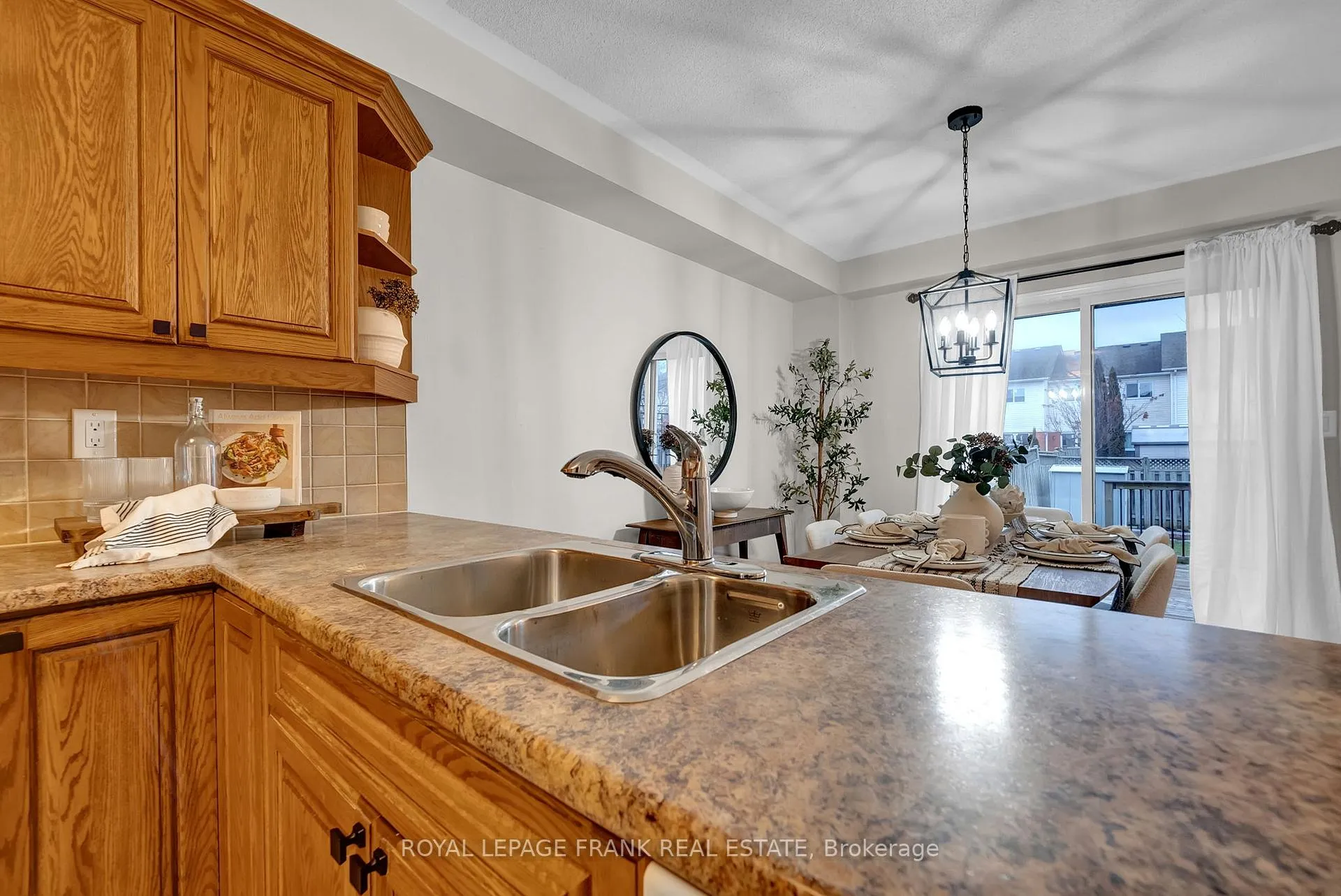 Photo 4 of 146 Wilkins Crescent, Clarington, Courtice — HOMEH